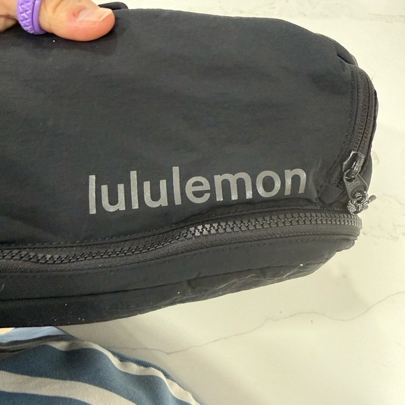 NWT lululemon gym Black Duffel Bag - Picture 7 of 8